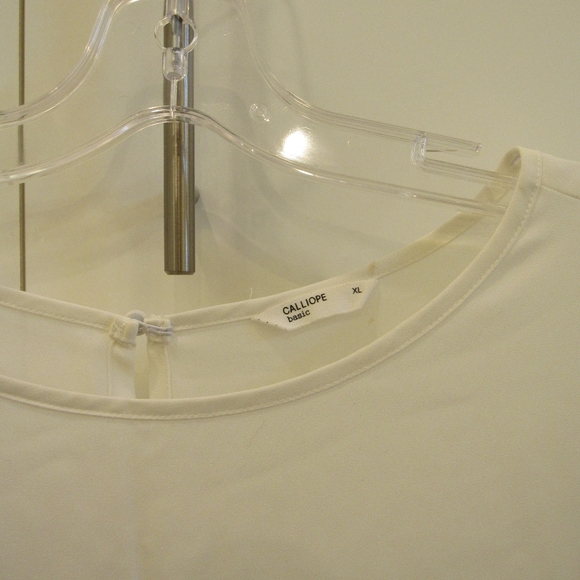 Cute Off-white Flowy Blouse Top - Picture 3 of 7